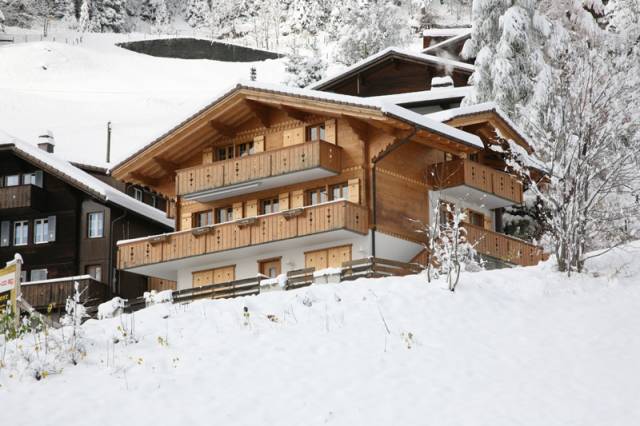 Adelboden, Mehrfamilienhaus