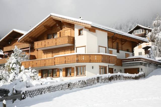 Adelboden, Mehrfamilienhaus