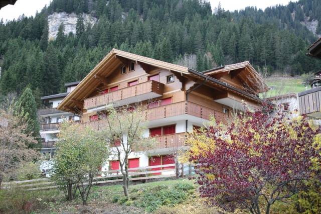 Adelboden, Mehrfamilienhaus