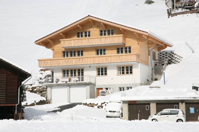 Adelboden, Mehrfamilienhaus